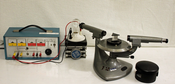 DHT28 - Prism Spectroscope with Incandesant Bulb